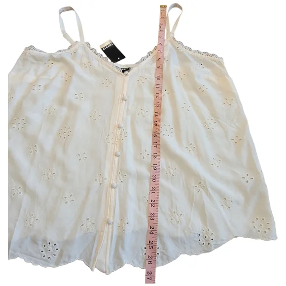 Torrid Eyelet Swing Cami Cream Lace Trim Button Front Boho Size 00 - Picture 15 of 17